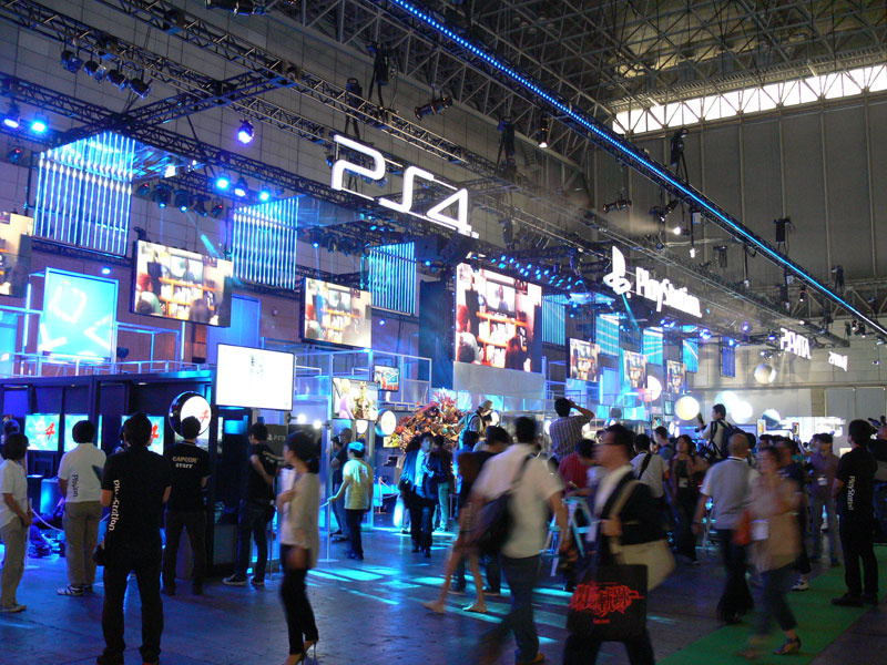 TGS 2013 Attendees Demo Numerous Games on the New PlayStation 4 Console!