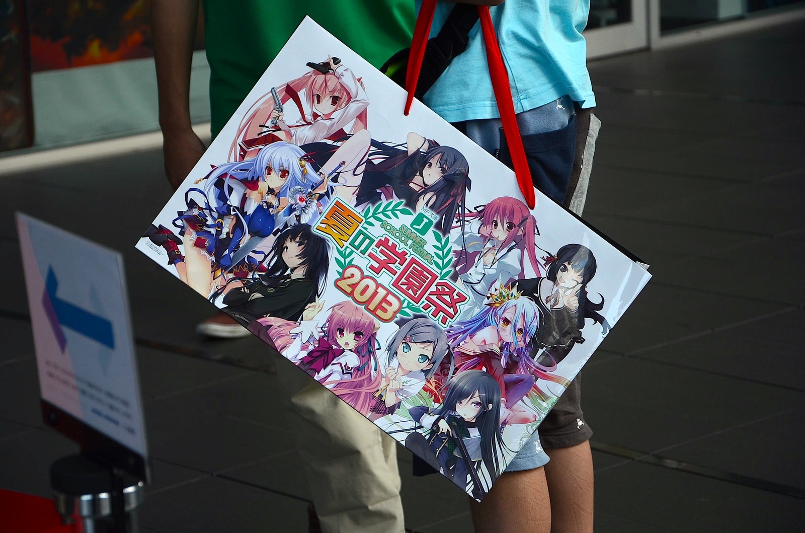 There were many illustrations to entice shoppers. 0