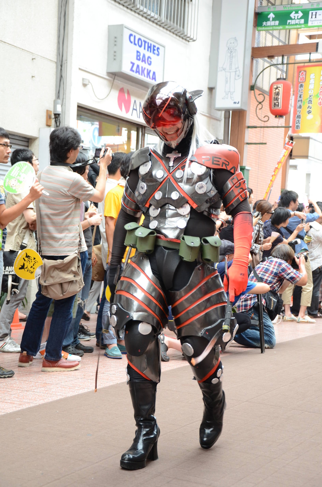 And so the parade started. Participants could see yesterday's performers right before their eyes! 15