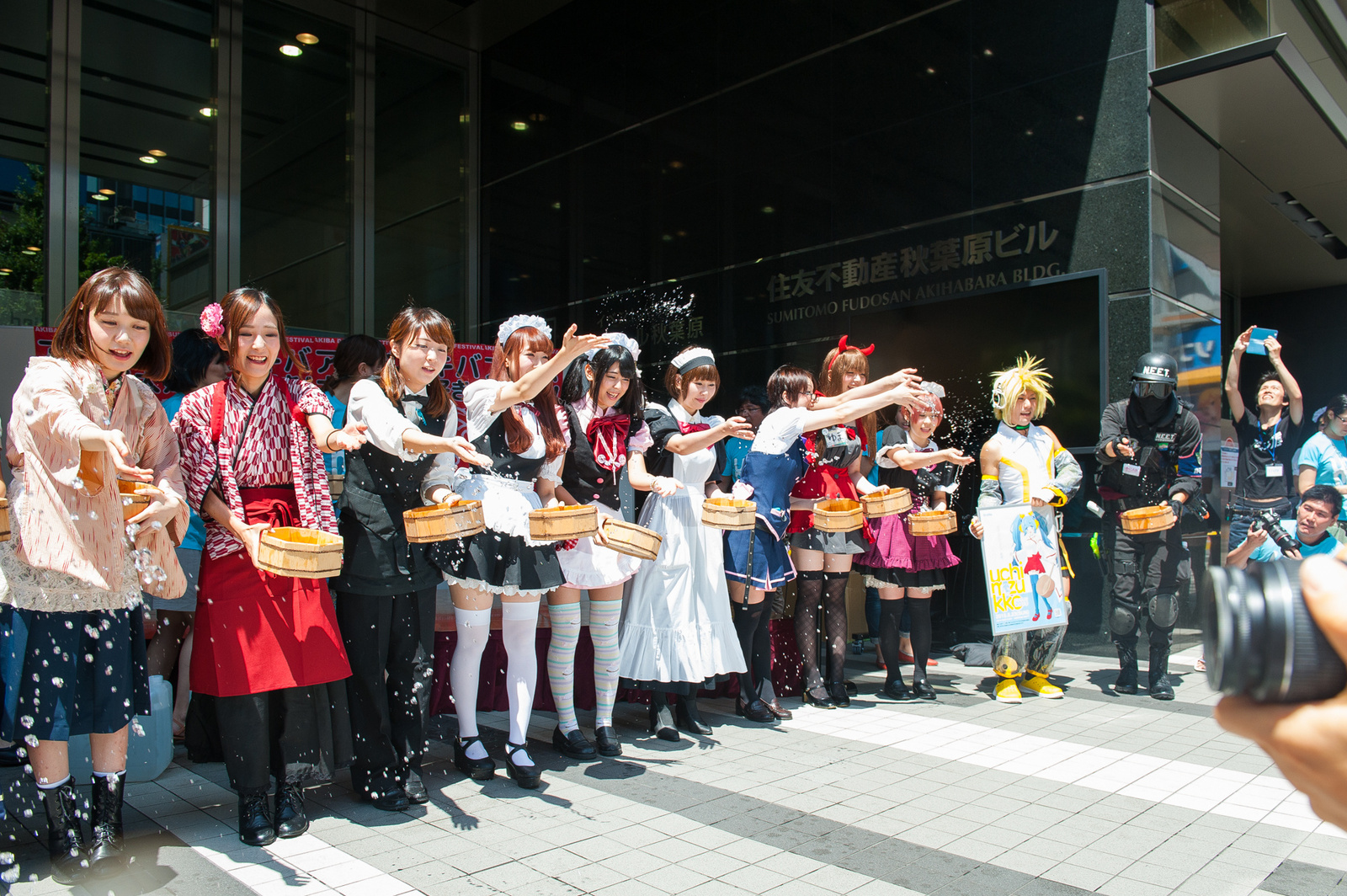 Akihabara’s "Water Girls" Help Otaku Beat the Midsummer Heat! 7