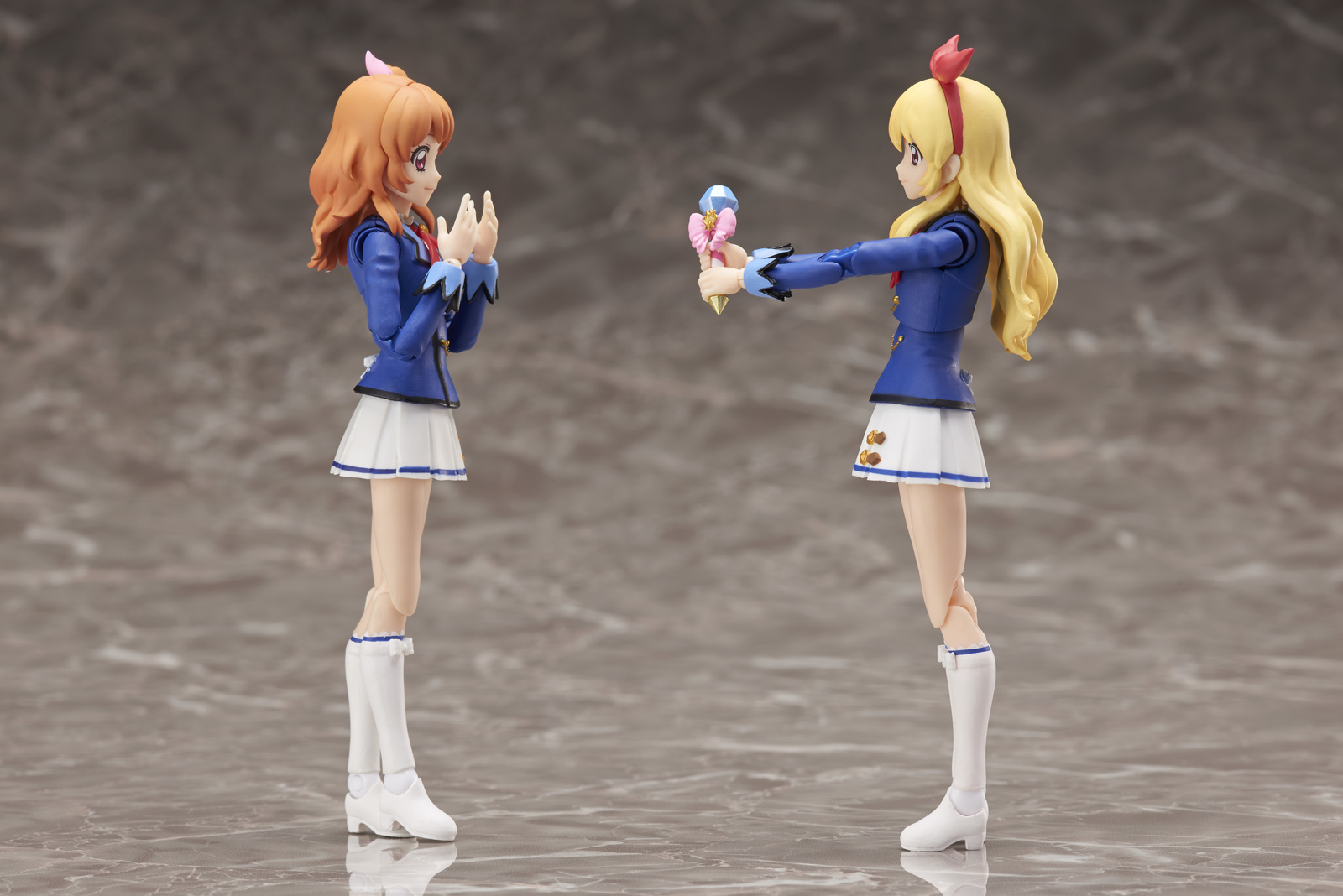 Akari Ozora from Aikatsu! Is Ready to Captivate the Audience Together with Mascot Ozorotter in This Adorable Figure Set! 2