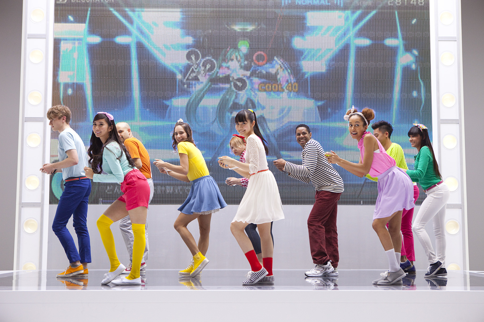 Popular Cosplay Idol Alodia Appears in TV Commercial Commemorating the Release of *Hatsune Miku: Project Diva F 2nd* 8