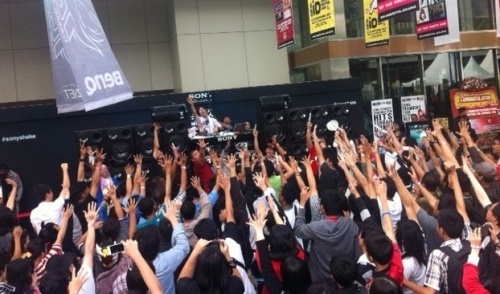 DJ Kazu Performs at Indonesia’s Biggest Anime Festival