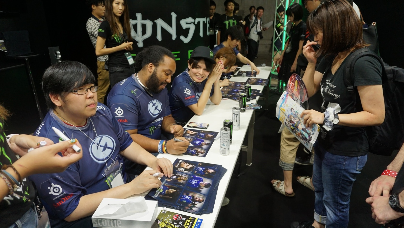 [TGS 2016] Attendees Take on Pro Gamer Team Evil Geniuses at Street Fighter V Showdown Tournament Presented by Monster Energy! 6