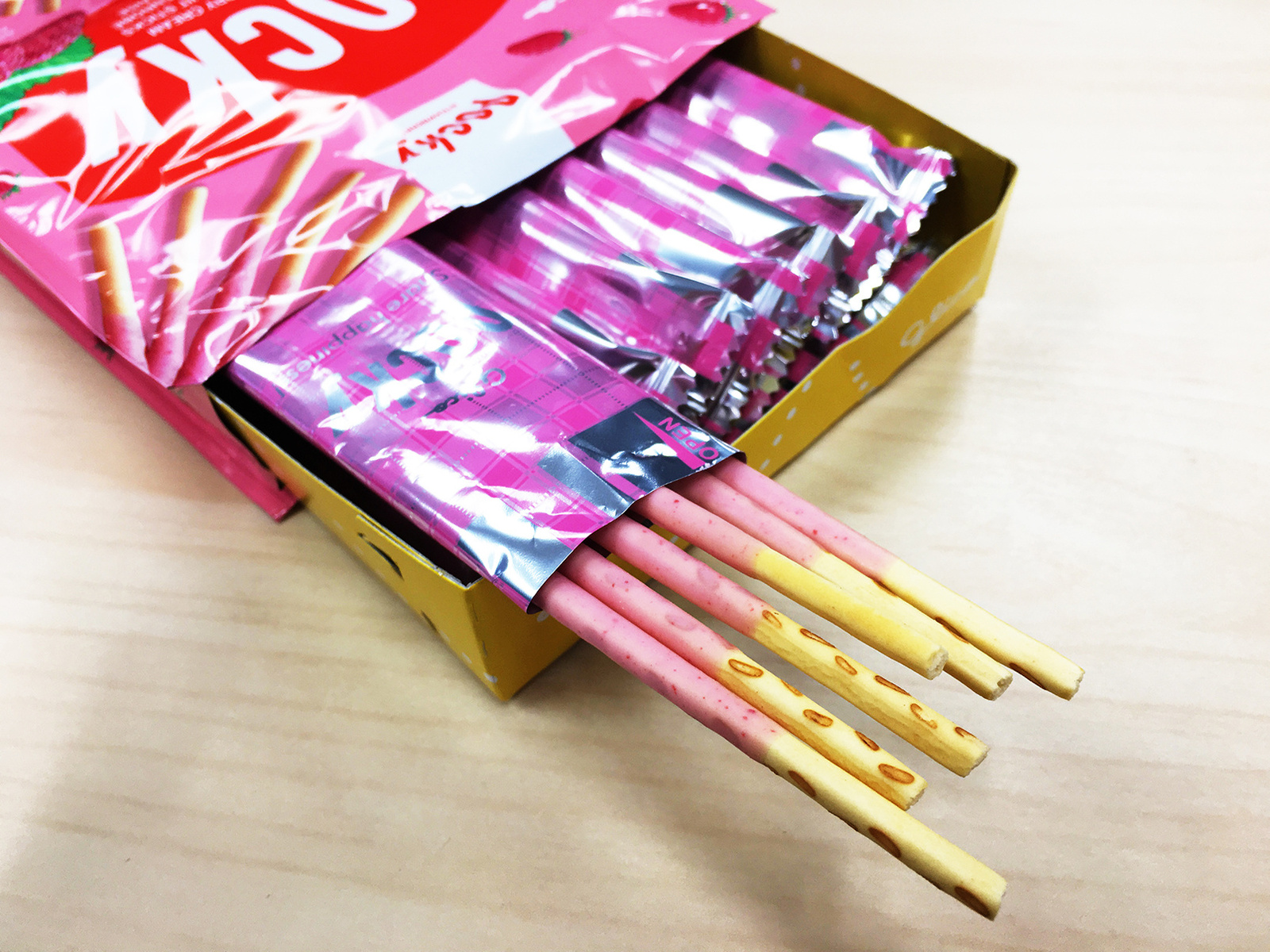 Top 3 Favorite Japanese Snacks! [TOM Staff Reviews] 3