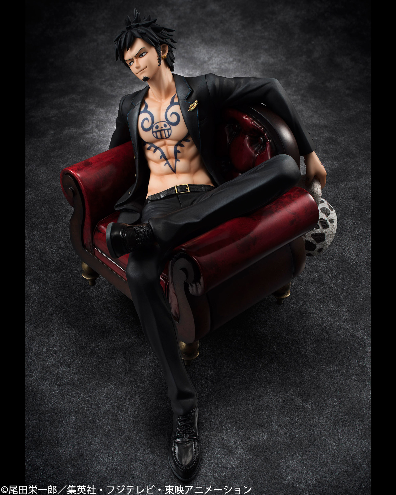 One Piece’s Trafalgar Law Has Taken Command of This Comfy Armchair! 4