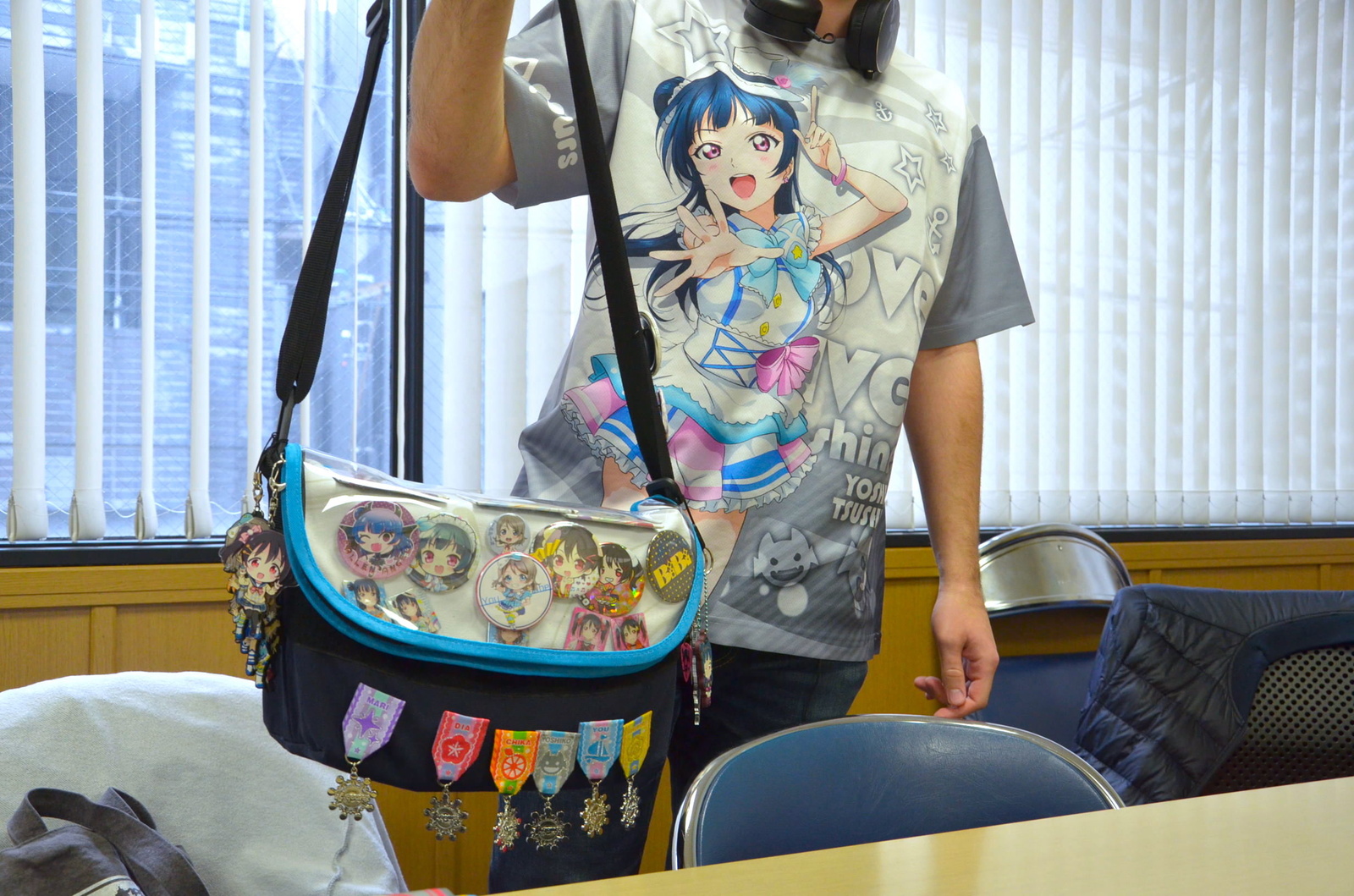 Andrei came dressed in a graphic tee of Yoshiko Tsushima from the anime Love Live! Sunshine!! with a bag decked out with badges and straps of his favorite characters. 1