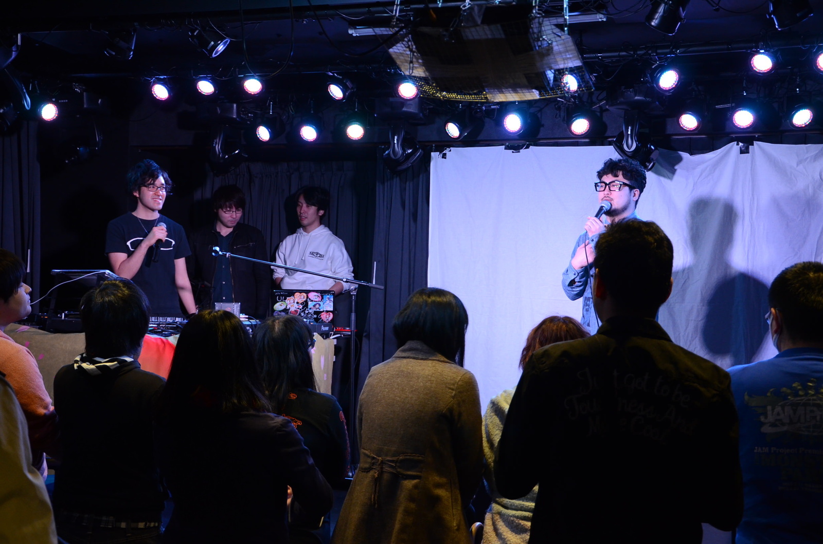 The event started with a subdued mood. 0