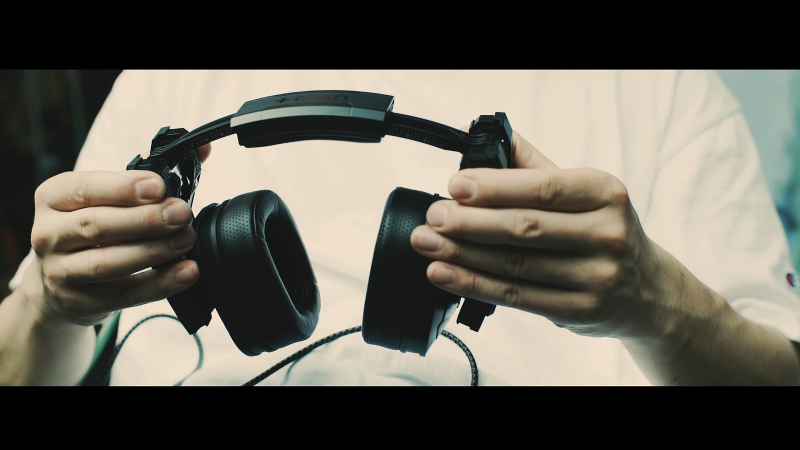 Transforming Headphones Made from an Incredible 256+ Parts! New Brand Now on Sale from Good Smile Company and Linkin Park’s Mr. Hahn 28