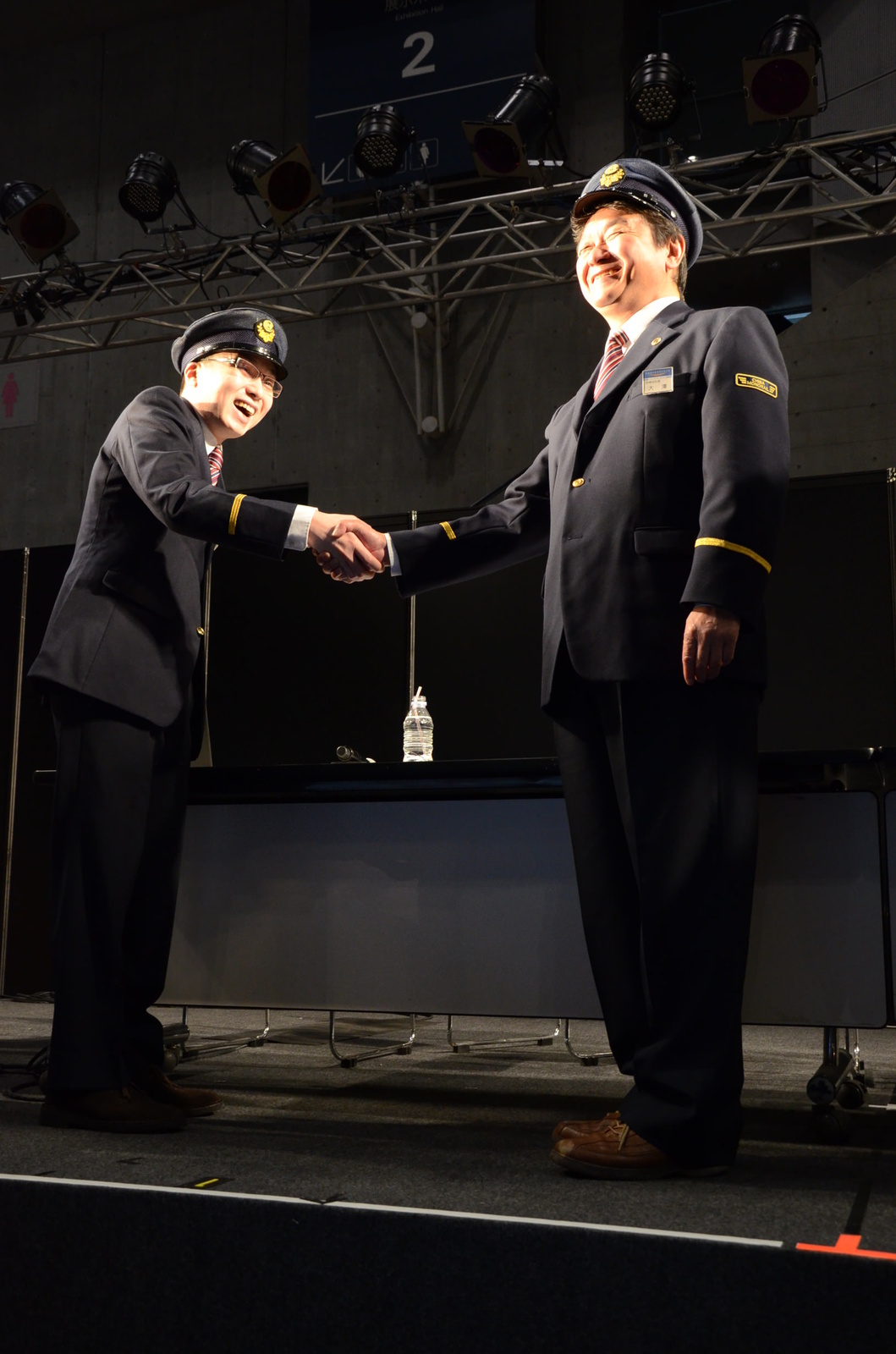 The event ended with a handshake. 11