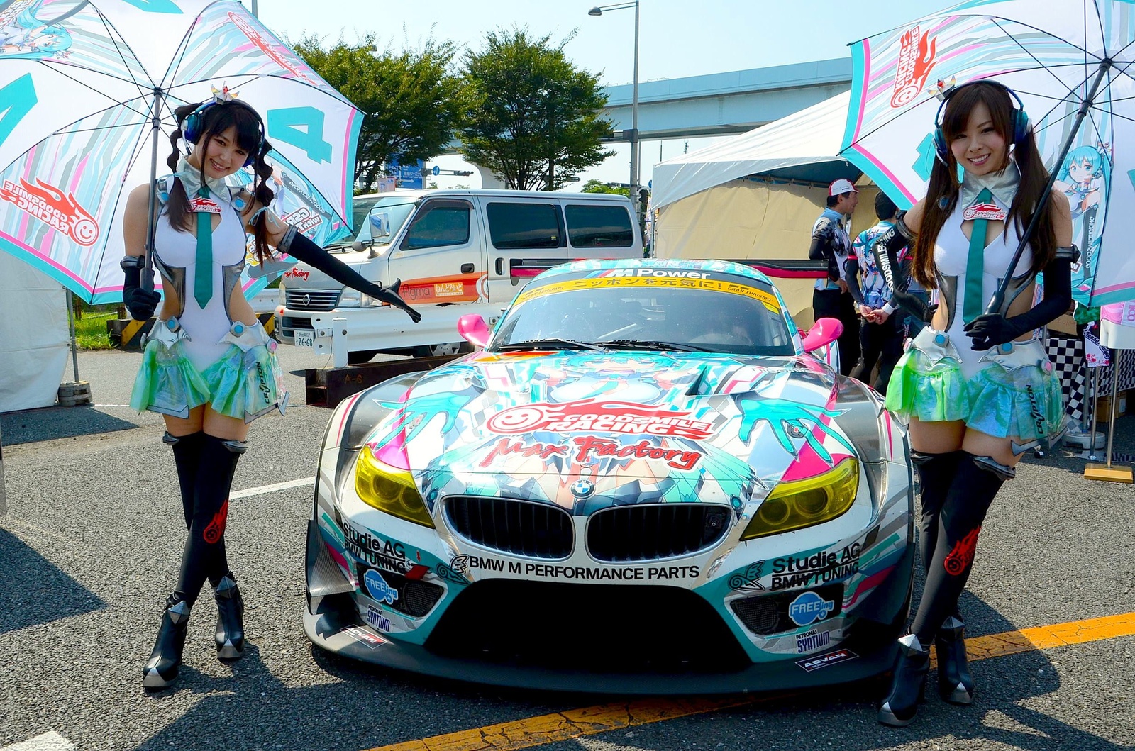 “Mai Waifu” on Cars?! More than 1,000 Cars on Display at Itasha Festival Ita G Festa 2