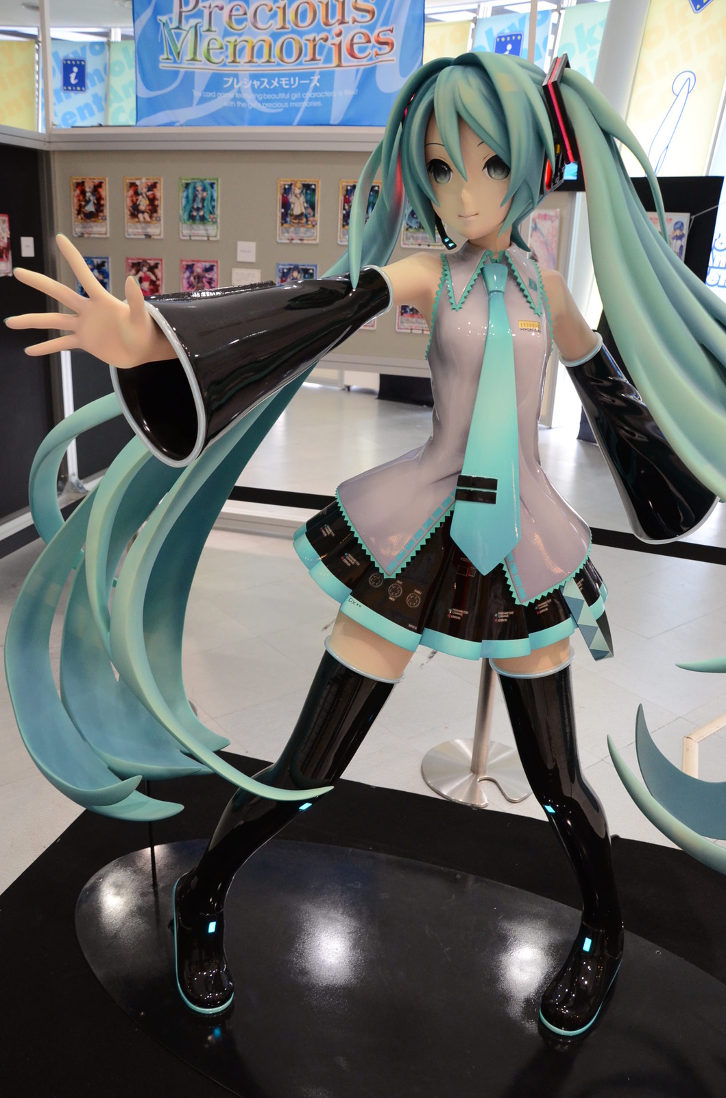 Life-Size Miku Statue Displayed at Hatsune Miku Illustration and Art Exhibit in Akihabara!