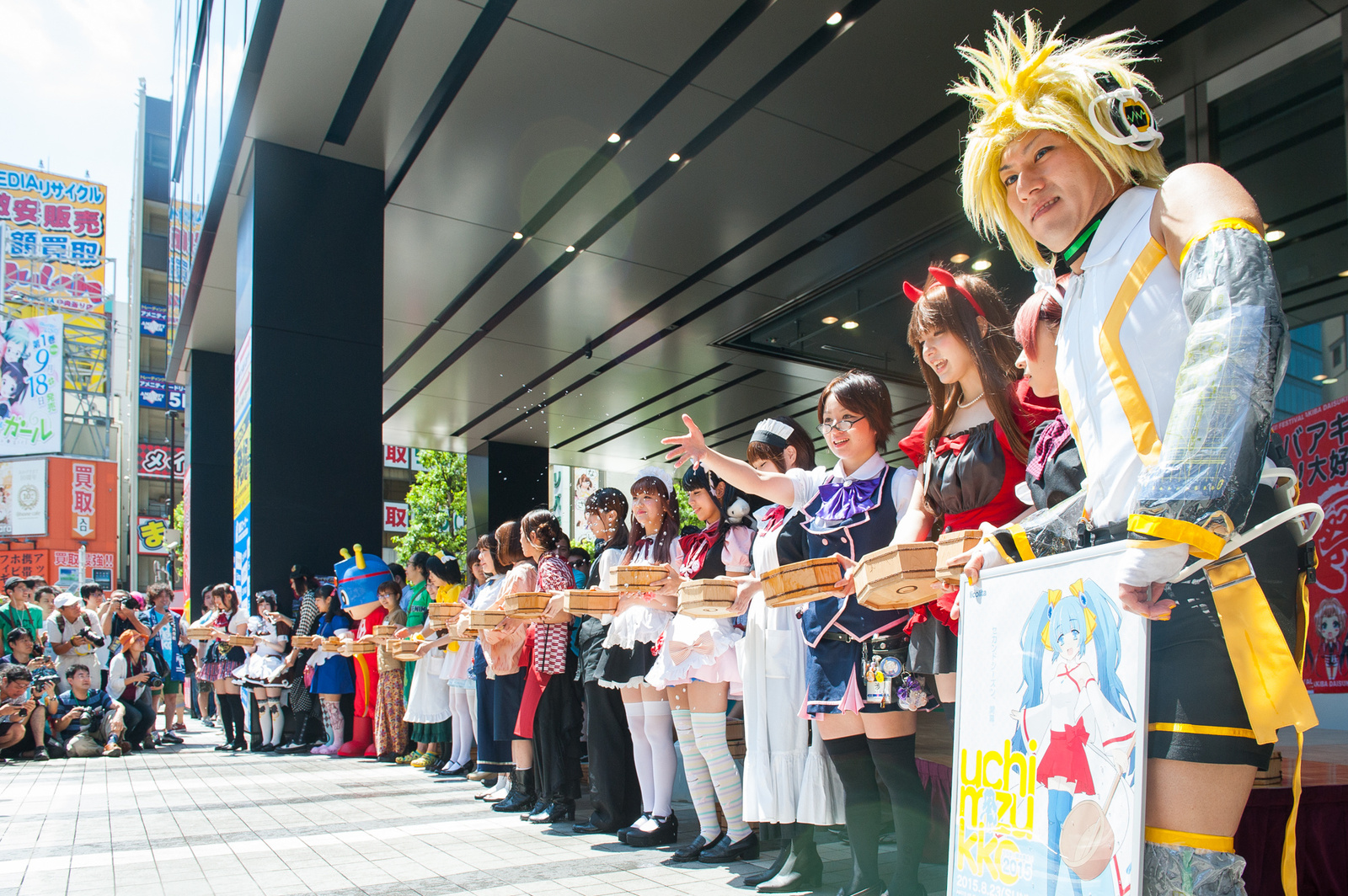 Akihabara’s "Water Girls" Help Otaku Beat the Midsummer Heat! 5