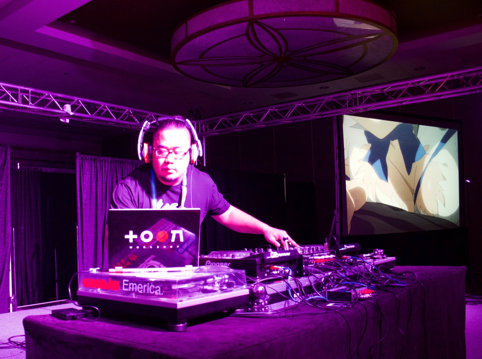 Cosplay and Lingerie Combined for Unforgettable Fashion Show [Newcon Event Report] 35