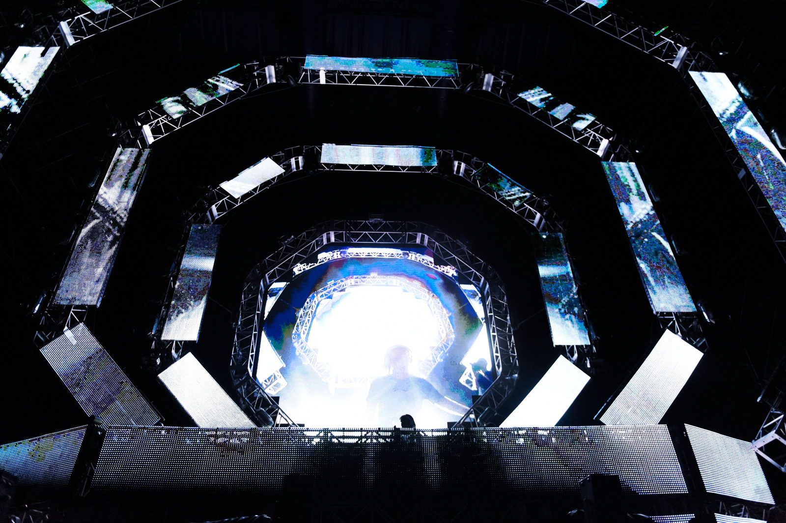 Heroes Descend on ULTRA JAPAN 58