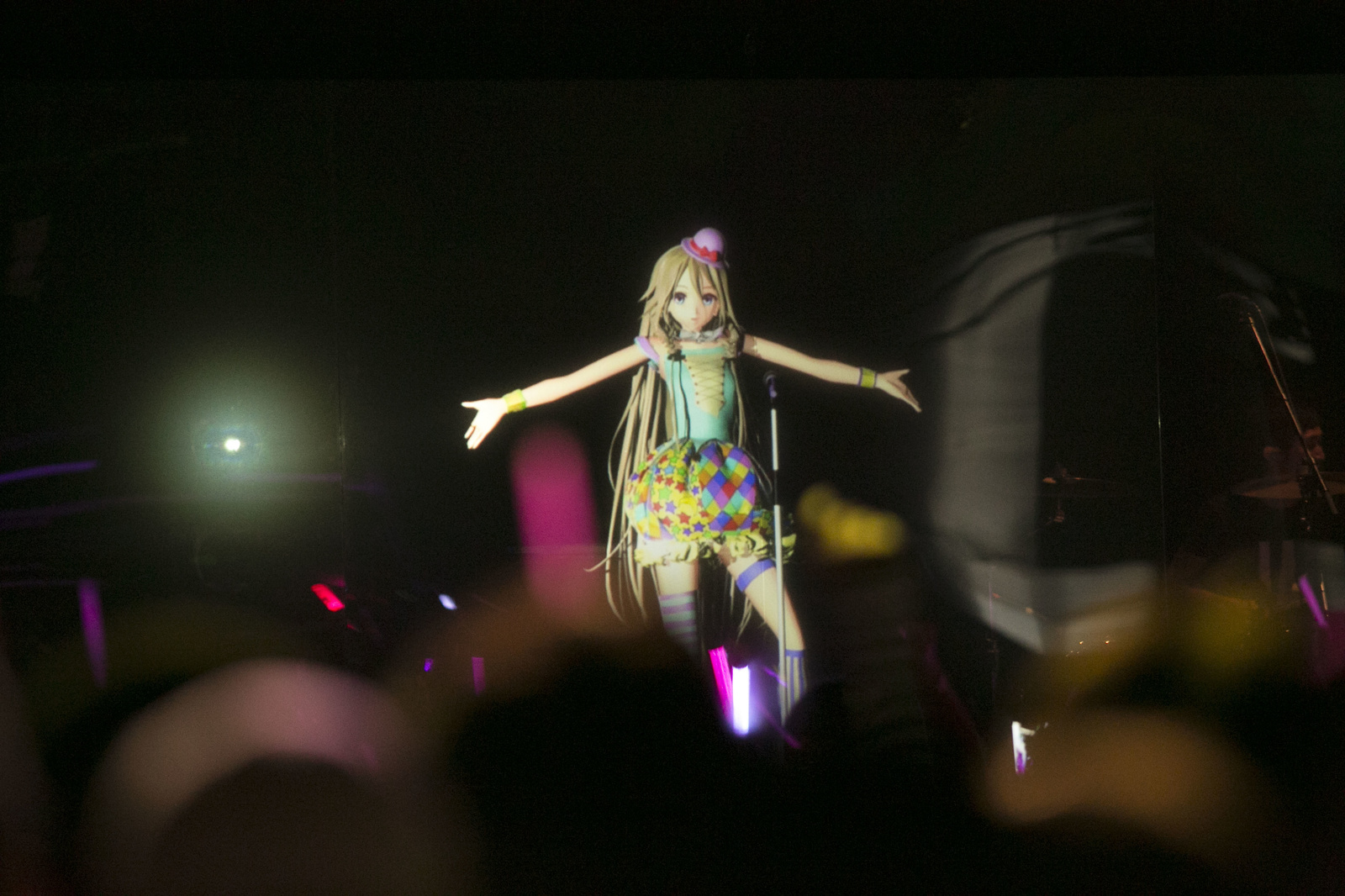 Virtual artist, IA welcomed by 2000 plus enthusiastic fans   at her sold out North American debut concert! 5