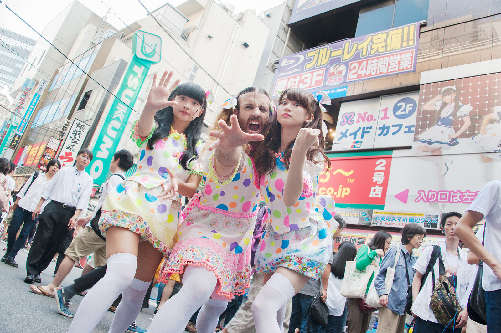 SAVING THE WORLD WITH STRENGTH AND CUTENESS ; EXCLUSIVE INTERVIEW WITH SUPER KAWAII TEAM “LADYBABY”