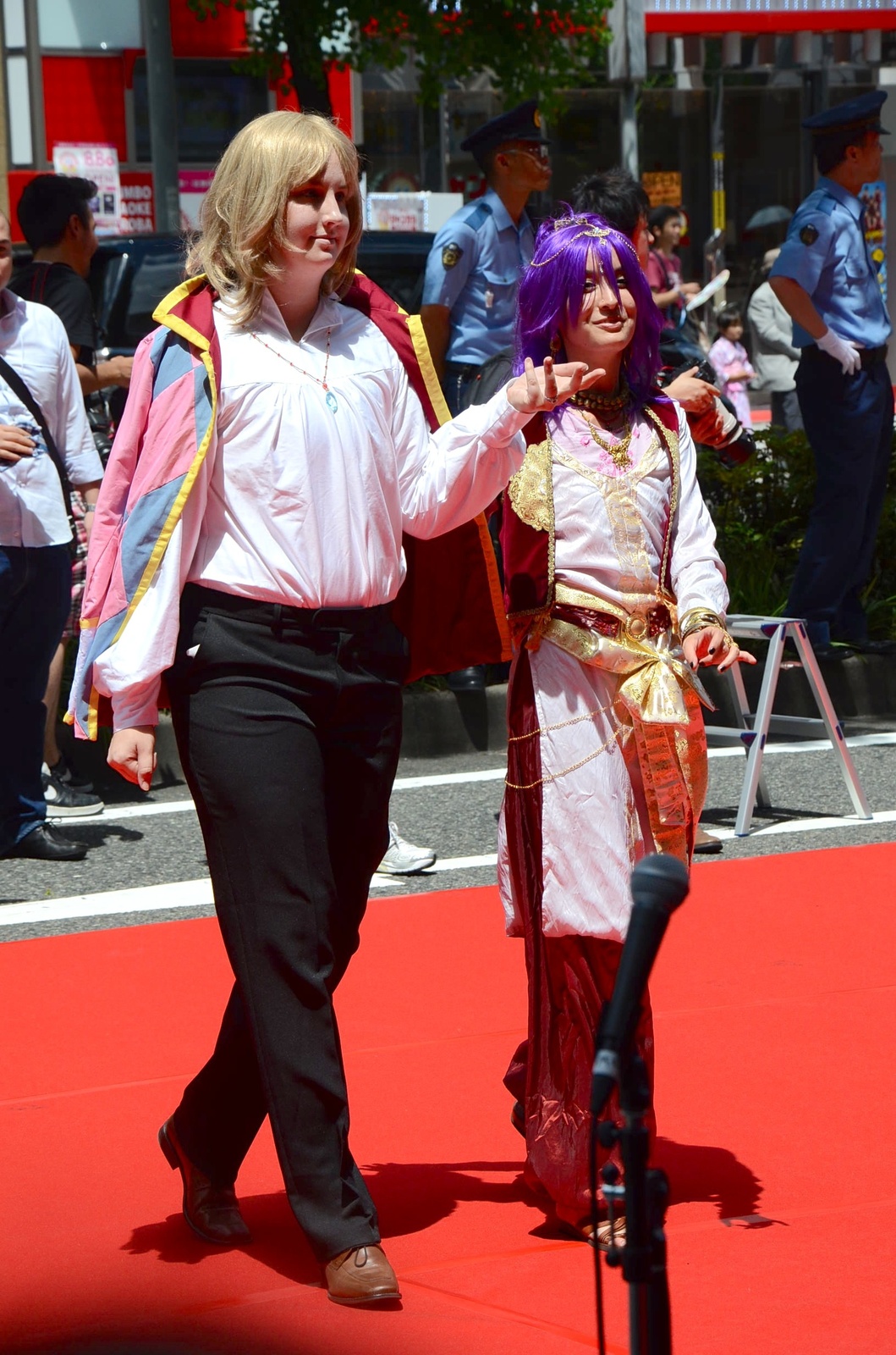 The participants all ended up having their pictures taken. 2