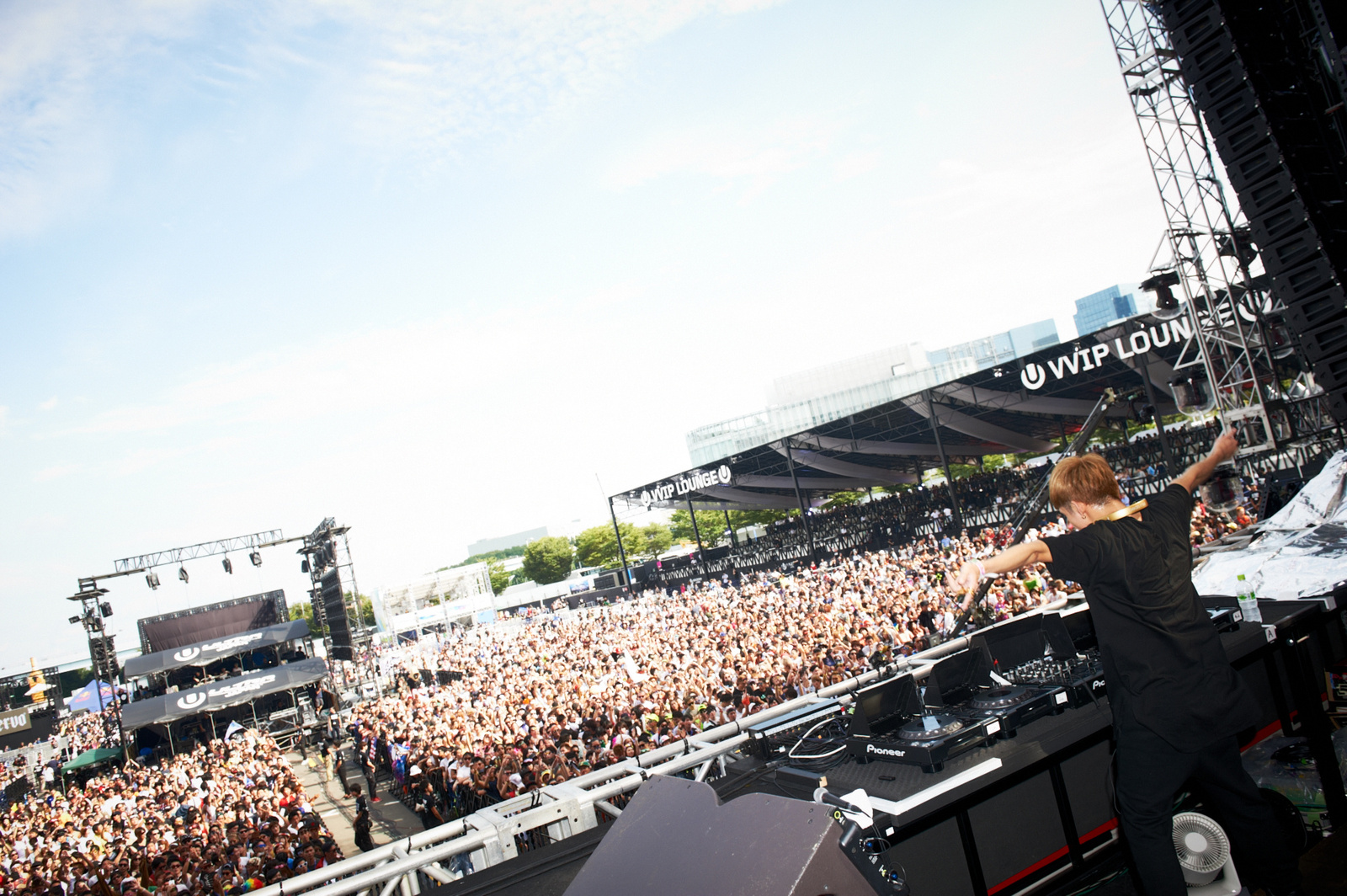 Heroes Descend on ULTRA JAPAN 10