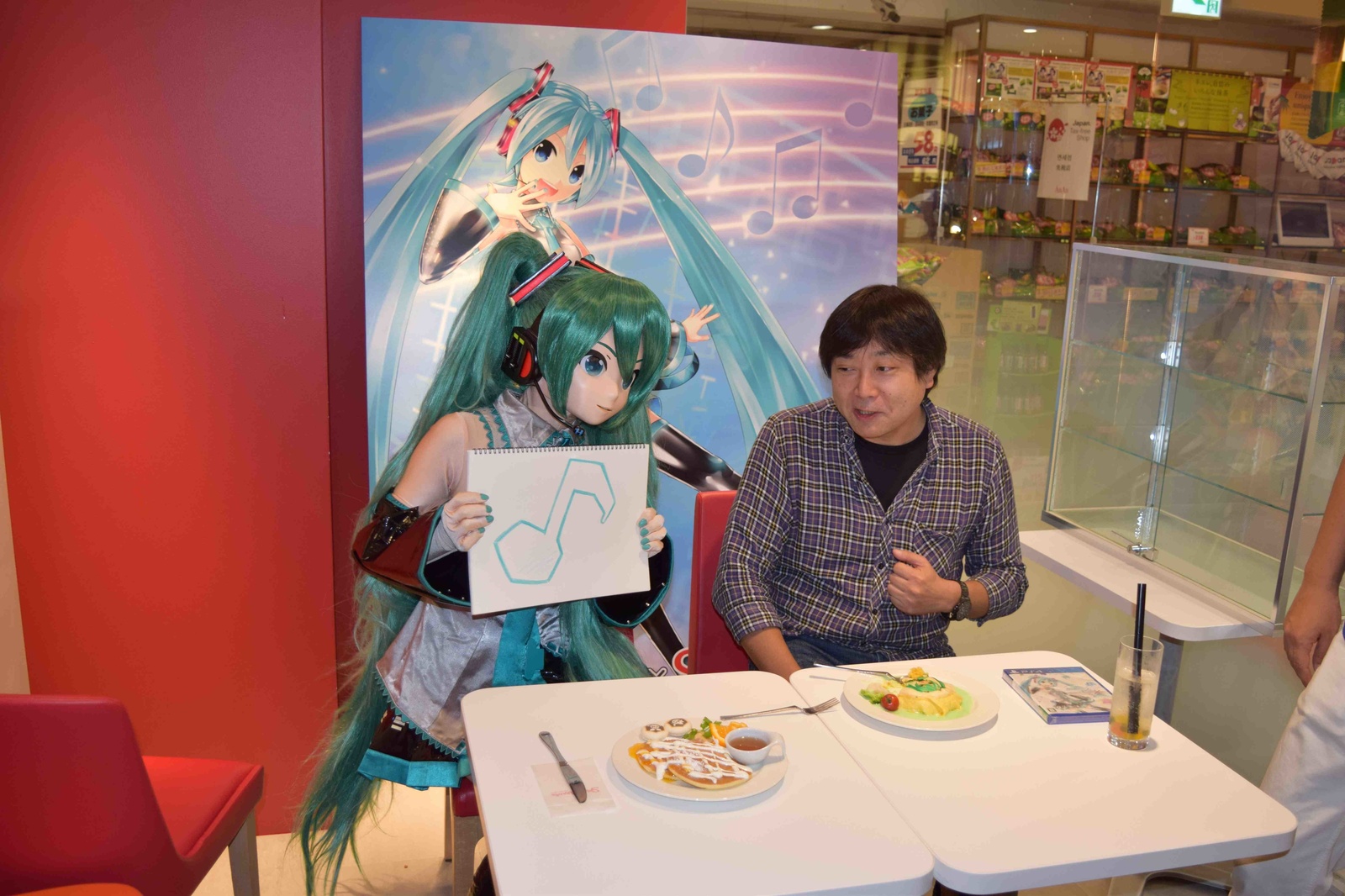 All-You-Can-Eat Dessert Store Sweets Paradise Teams Up with PS4 Software Hatsune Miku: Project DIVA X HD to Create a Pop-Up Cafe! 6