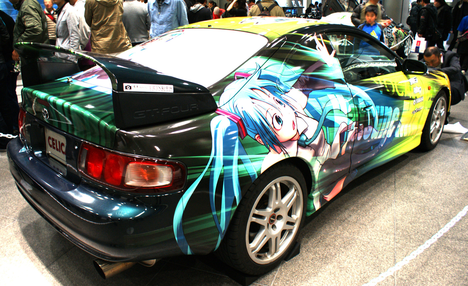 Toyota Amlux Tokyo Itasha Event Displays High Quality Itasha