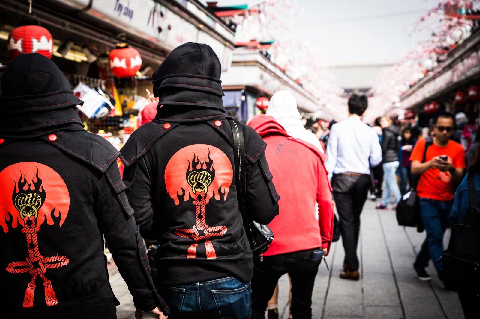 Modern Samurai? Mysterious Group Appears in Asakusa 5