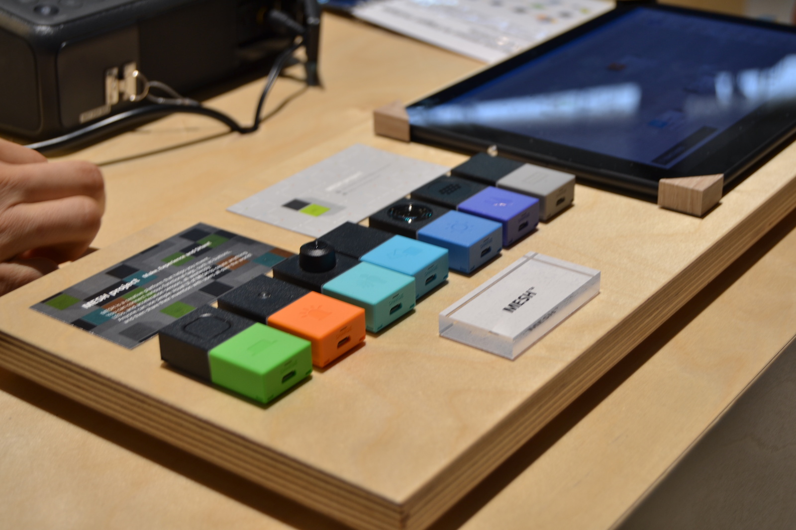 Transform Daily Objects into Smart Gadgets with MESH! [Mobile World Congress Event Report] 11