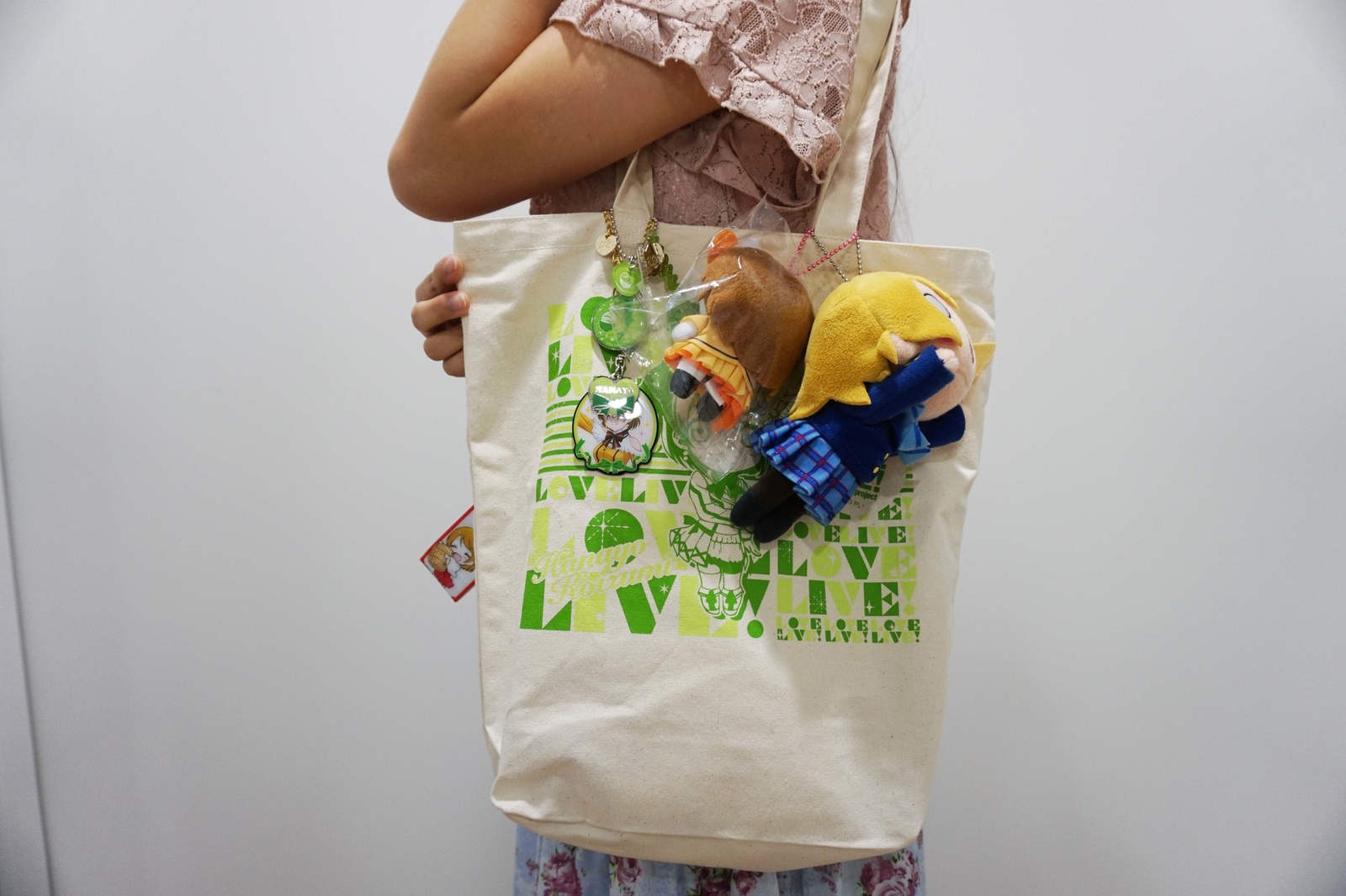 How Do Anime Otaku Carry Their Love? Special Feature of Ita-bag! 1