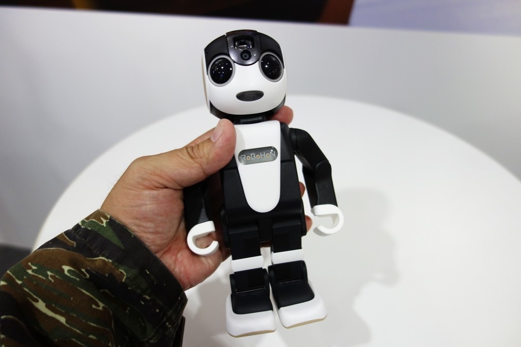 It’s Not a “Smartphone” - It’s “RoBoHon”! Sharp Debuts “RoBoHon” Robot That Also Turns into a Smartphone at CEATEC 2015