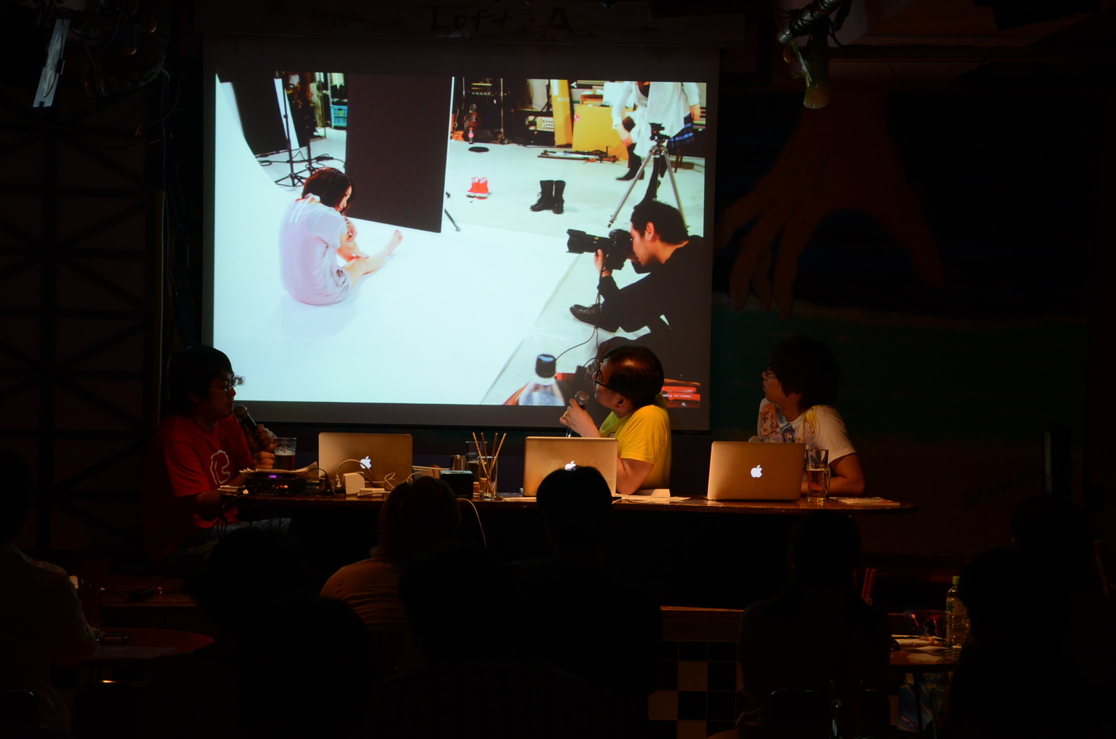 Images of the CD cover photo shoot were given a special exhibit. 7