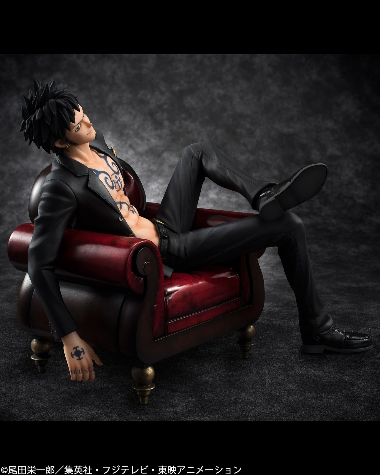 One Piece’s Trafalgar Law Has Taken Command of This Comfy Armchair! 2