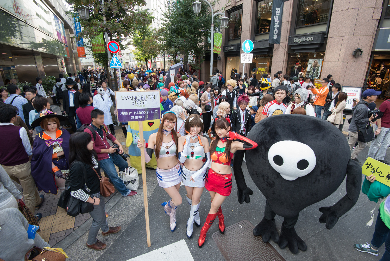 Cosplay Parade Brings Excitement to Ikebukuro!