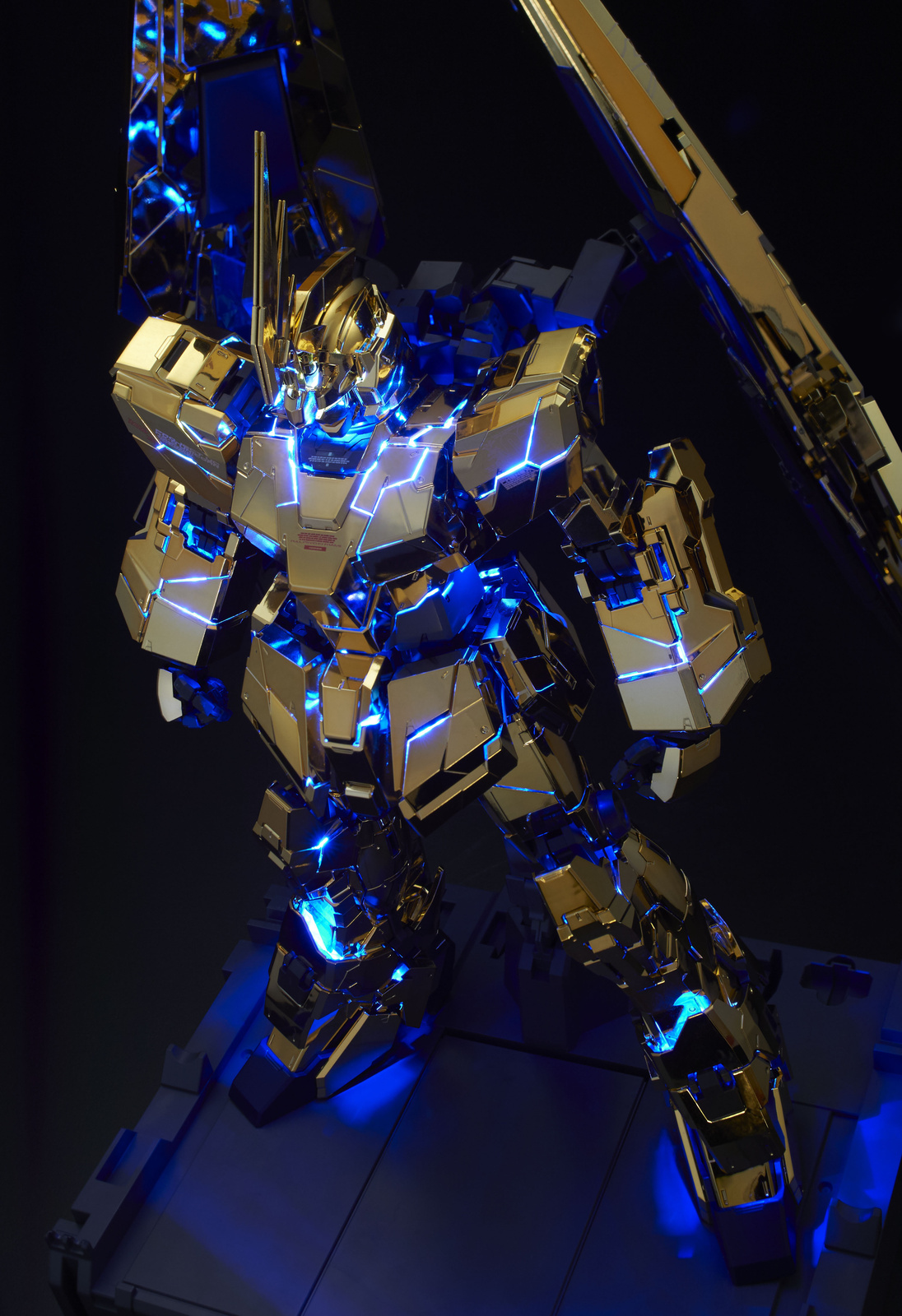 “Golden Pheonix” RX-0 Unicorn Gundam 03 Phenex Is Reborn as a Perfect Grade Gunpla! 4