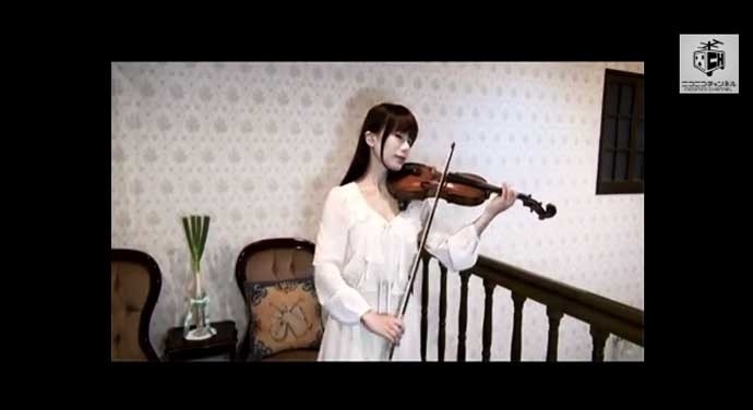 Violin Virtuoso Enthusiastically Performs Anime Songs?!